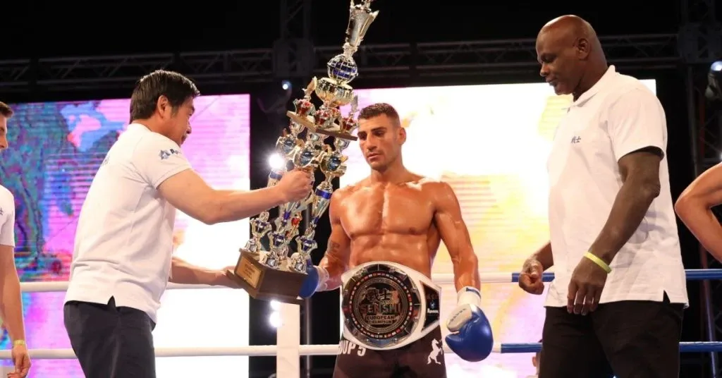 Легендата Божилов добави и европейския пояс към колекцията си